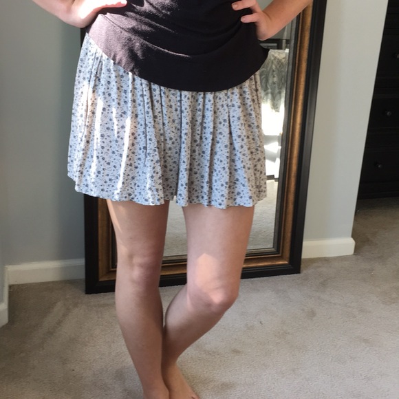 BRANDY MELVILLE Flowy Patterned Skirt - Picture 4 of 9